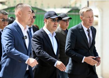 Садыр Жапаров Нарындагы курулуш иштеринин жүрүшү менен таанышты (видео)