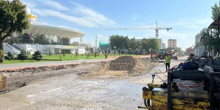 Бишкектеги Фрунзе көчөсүндөгү жылуулук тармагы реконструкцияланууда