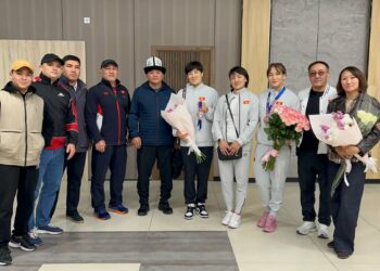 Кыз-келиндер күрөшү боюнча курама команда Дүйнө чемпионатынан эки медаль менен кайтты