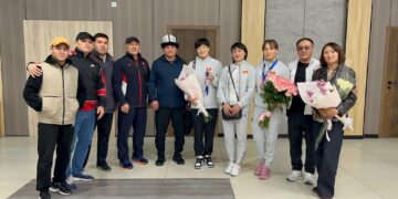 Кыз-келиндер күрөшү боюнча курама команда Дүйнө чемпионатынан эки медаль менен кайтты