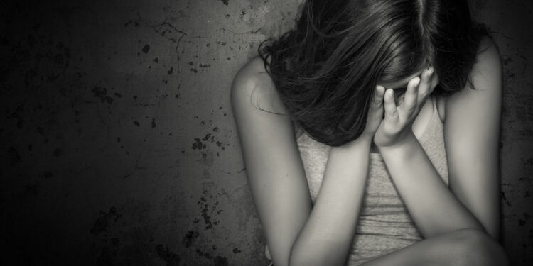 Бишкекте кызын зордуктоого шектелген ата кармалды