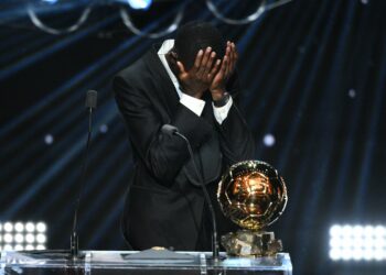 «Алтын топту» алган футболчу Усман Дембеле сахнада ыйлады