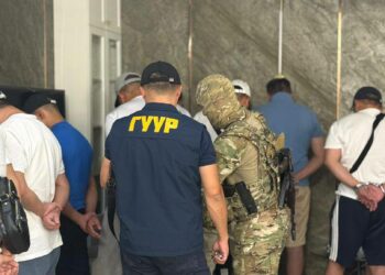 Бишкекте бир күнгө батир алып, кумар оюндарын уюштургандар кармалды