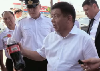 Алмамбет Шыкмаматов жасалма «Кока-Коланы» кантип айырмалоо керектигин көрсөттү