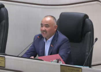 Спикер Жогорку Кеңештин өзүн-өзү таркатуу боюнча демилгесине түшүндүрмө берди