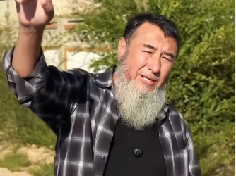 «Бейиште сулуу айымдар күтөт…» Мыктыбек Арстанбектин видеосу талкуу жаратты