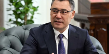 1-апрелден тарта мугалимдер менен медиктердин айлыгы көтөрүлөт