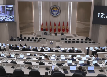 Жалал-Абад шаарын Манас деп өзгөртүү боюнча мыйзам долбоору парламентте кандай талкууланды?