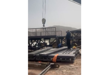 Нарында кулаган көпүрөнүн курулушу жай жүрүп жатабы? Тургундар менен министрлик эмне дейт?