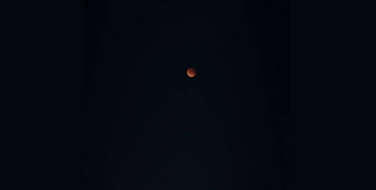 Кыргызстандыктар кечээ Айдын тутулушун көрүштү (видео)