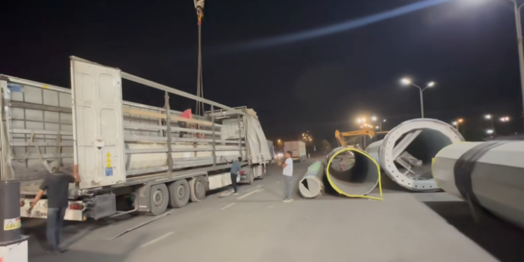 Ош шаарына 95 метрлик желек сап орнотулуп жатат (видео)