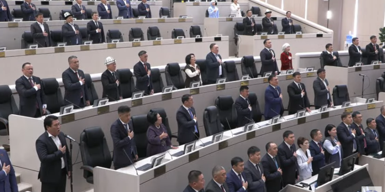 Каникулдан кийин Жогорку Кеңештин кезектеги сессиясы башталды (видео)