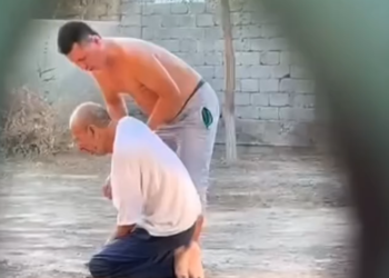 Казакстанда атасын сабаган уулу камакка алынды (видео)