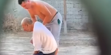 Казакстанда атасын сабаган уулу камакка алынды (видео)