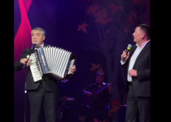 Жогорку Кеңештин депутаты чоң сахнада обон созду (видео)