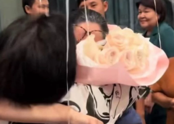 Казакстандык аял чарчап калган ымыркайын жерге берген. 25 жылдан кийин анын тирүү экенин билди