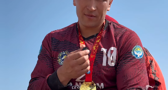 «Жакшы даярданганбыз». Манас Ниязов жеңиштен кийин бир нече суроого жооп берди