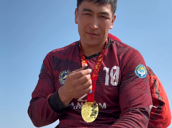 «Жакшы даярданганбыз». Манас Ниязов жеңиштен кийин бир нече суроого жооп берди