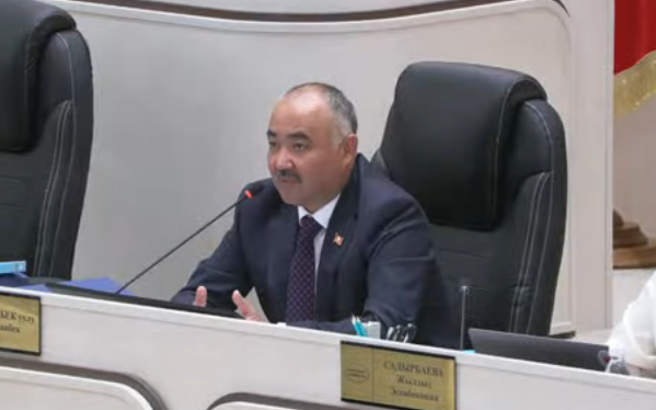 Парламент төрагасы айыл өкмөттөрдүн ротациясы натыйжа бербегенин айтты