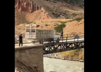 Эки-Нарын көпүрөсү ачылып, каттам берилди (видео)