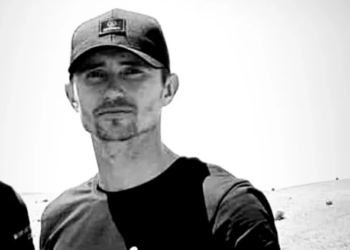 Казакстанда тоодо калып калган орусиялык куткарылды. Анын жанындагысы каза болуп калган