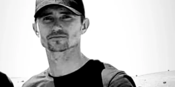 Казакстанда тоодо калып калган орусиялык куткарылды. Анын жанындагысы каза болуп калган