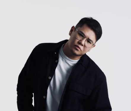 Ырчы Иса Өмүркулов кызды куткарып калган видеосун жарыялады