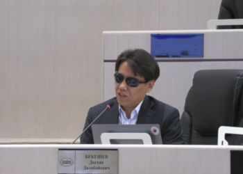 Депутат: «Айрым чиновниктердин тагынган сааты Rolex, минген унаасы Maybach»