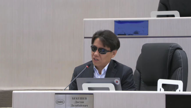 Депутат: «Айрым чиновниктердин тагынган сааты Rolex, минген унаасы Maybach»