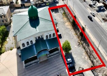 Мечитке тиешелүү жерди менчиктештирип алган. Муфтияттын адиси кармалды