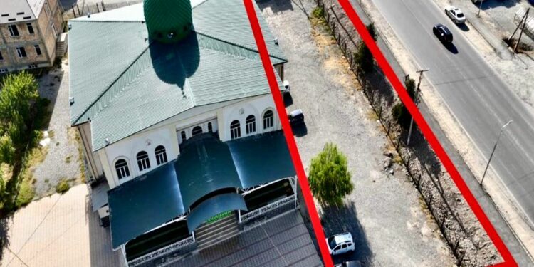 Мечитке тиешелүү жерди менчиктештирип алган. Муфтияттын адиси кармалды