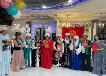 Москва шаарында Комуз күнү белгиленди (сүрөт)