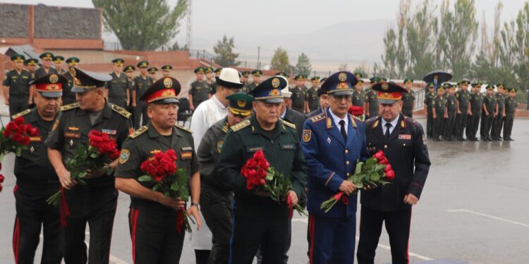 «Ата-Бейитте» кыргыз-тажик чек арасында каза болгондор эскерилди (сүрөт)