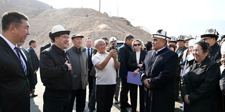 Кара-Көлдүк аксакал Садыр Жапаровго арманын айтты