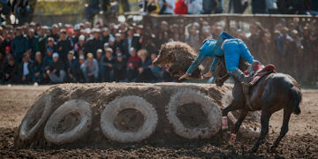 Жети-Өгүздө улак тартышта эки айылдын улакчылары чырдаша кетип, мушташтан 34 жаштагы жигит каза болду