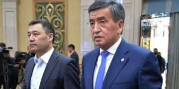 Садыр Жапаров: «Сооронбай Жээнбеков 5-6 күндүк оор сүйлөшүүлөрдөн кийин отставкага кетти»