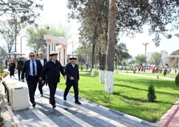 «Ушундай 30 адам болгондо…» Садыр Жапаров Ош мэрин мактады