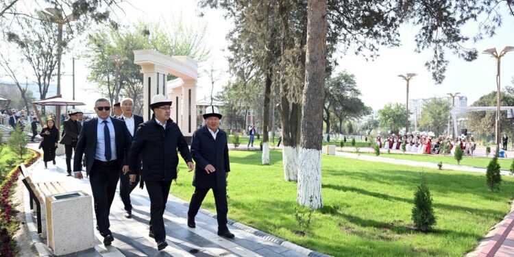 «Ушундай 30 адам болгондо…» Садыр Жапаров Ош мэрин мактады