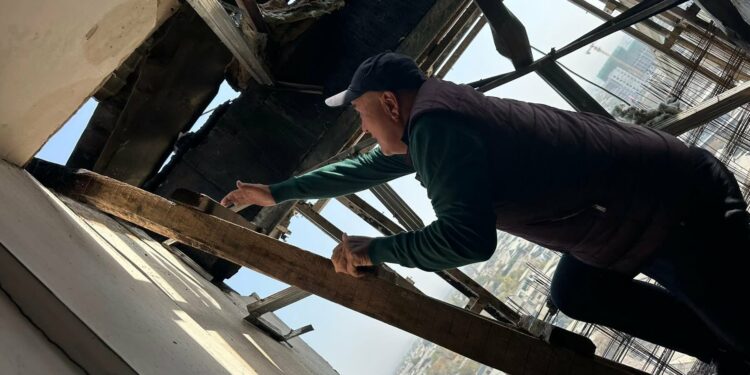 Мэр Токторбаев: «Президент күйүп кеткен үй боюнча маселени жеке көзөмөлүңө ал деди»