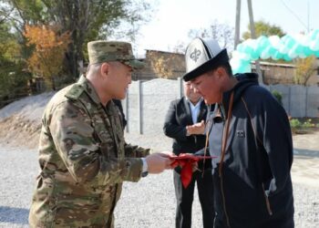 Ташиев Чүй облусунун тургунуна үч бөлмөлүү жер там тапшырды