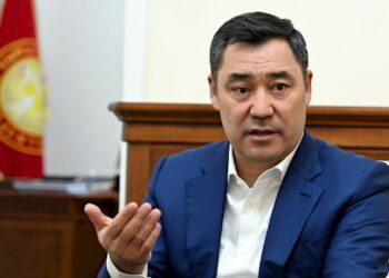 Садыр Жапаров: «Мугалимдер менен врачтар шайлоого 300 миң сом таппайт” деген суу кечпеген кеп»