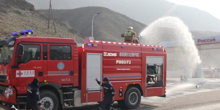 Ош шаарында көп кабаттуу үйдөн өрт чыкты