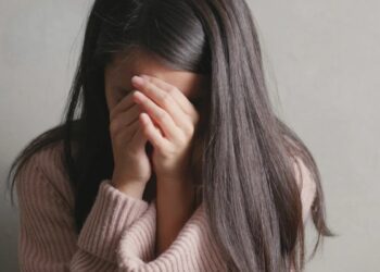 Бишкекте кыз «Унаа» мекемесинин экзаменатору зордуктаганын айтып чыкты