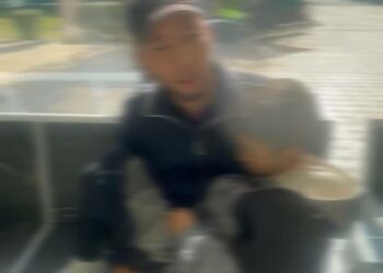 Бишкекте бөйрөгү ооруган баланы милиция кызматкерлери ооруканага жеткиришти (видео)