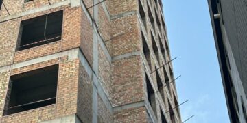 УКМК Бишкектеги “Мадина резиденс” көп кабаттуу үйүнүн курулушунда мыйзам бузууларды аныктады