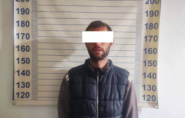 Чүйдө 14 жаштагы кызды көчөдө муунткан шектүү кармалды