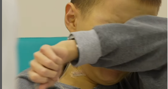 Беткапчан киши рак менен күрөшүп жаткан 19 жаштагы жигитке жардам берди