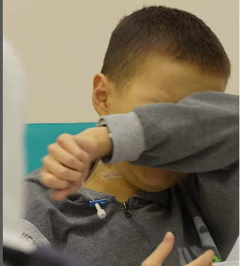 Беткапчан киши рак менен күрөшүп жаткан 19 жаштагы жигитке жардам берди