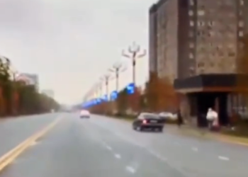 Бишкекте айдоочунун кызды сүзүп кеткен видеосу тарады