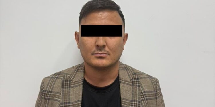 Ташиев менен байланышы бар экенин айтып, 200 миң доллар талап кылган шектүүлөр кармалды